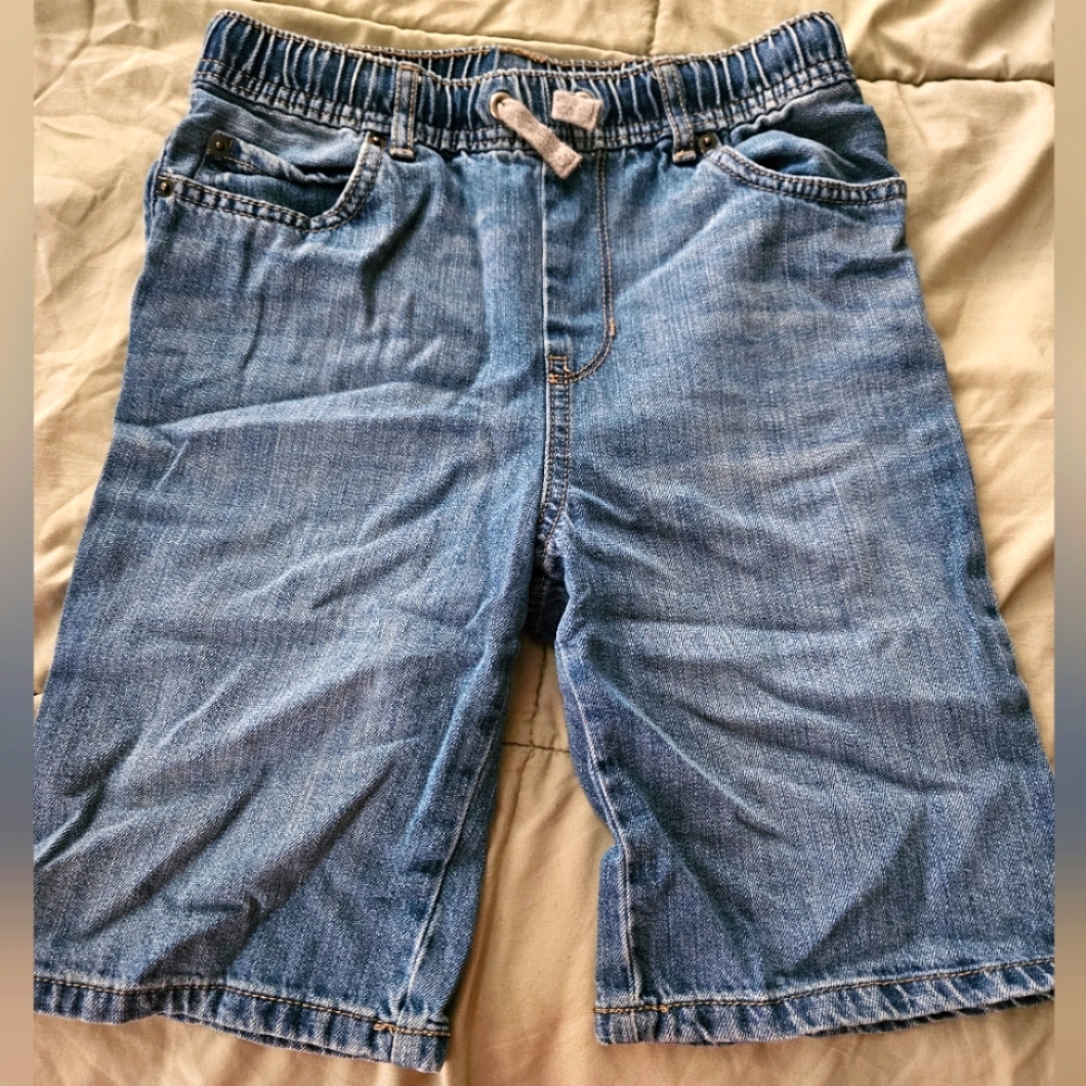 short jean shorts for boys (used once)Excellent conditions.